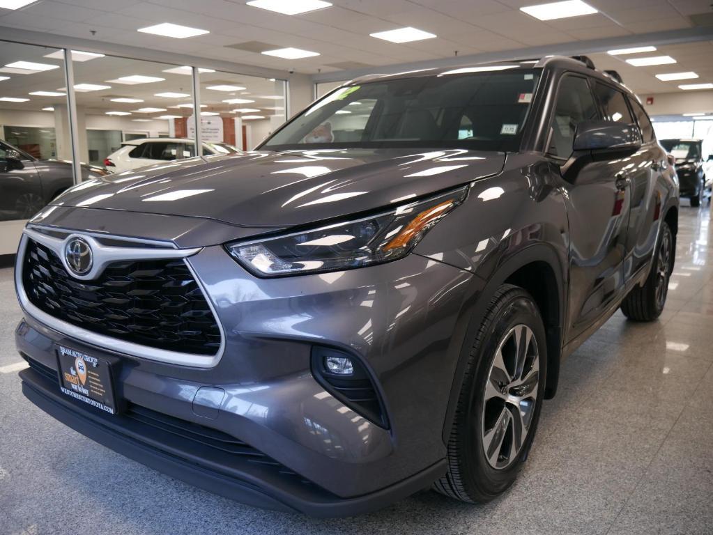 used 2022 Toyota Highlander car, priced at $35,288