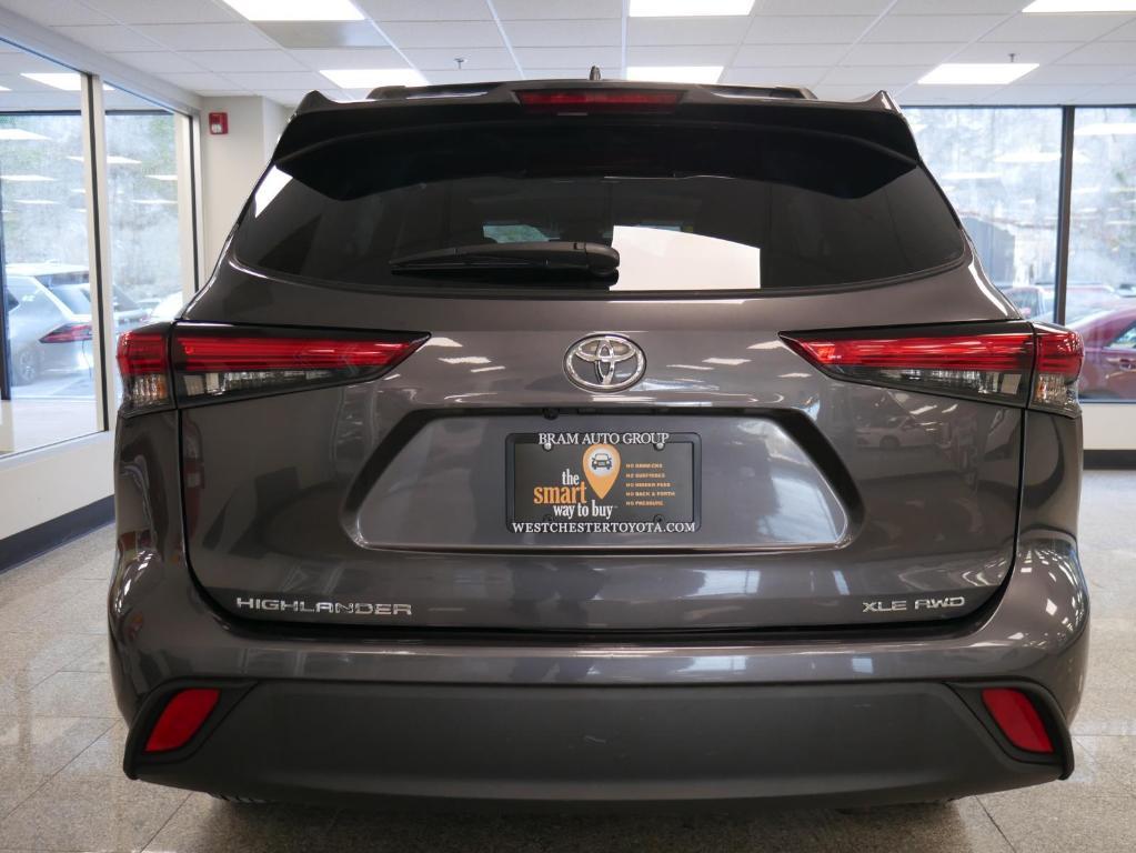 used 2022 Toyota Highlander car, priced at $35,288