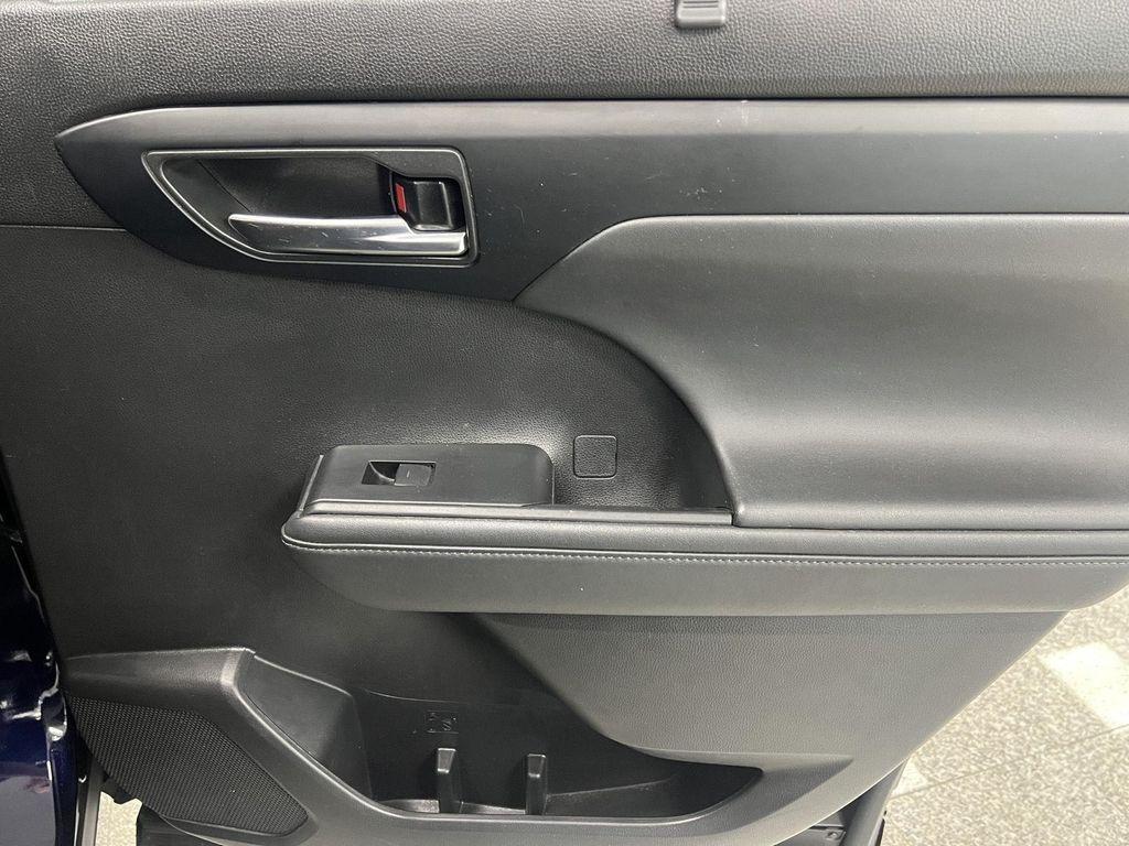used 2022 Toyota Highlander car, priced at $34,888