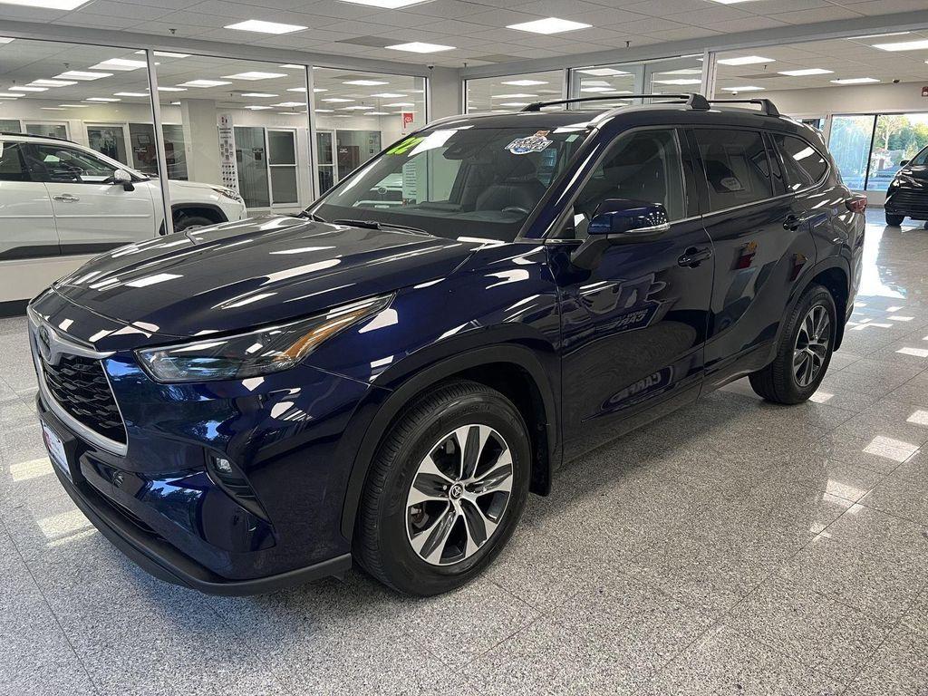 used 2022 Toyota Highlander car, priced at $34,888