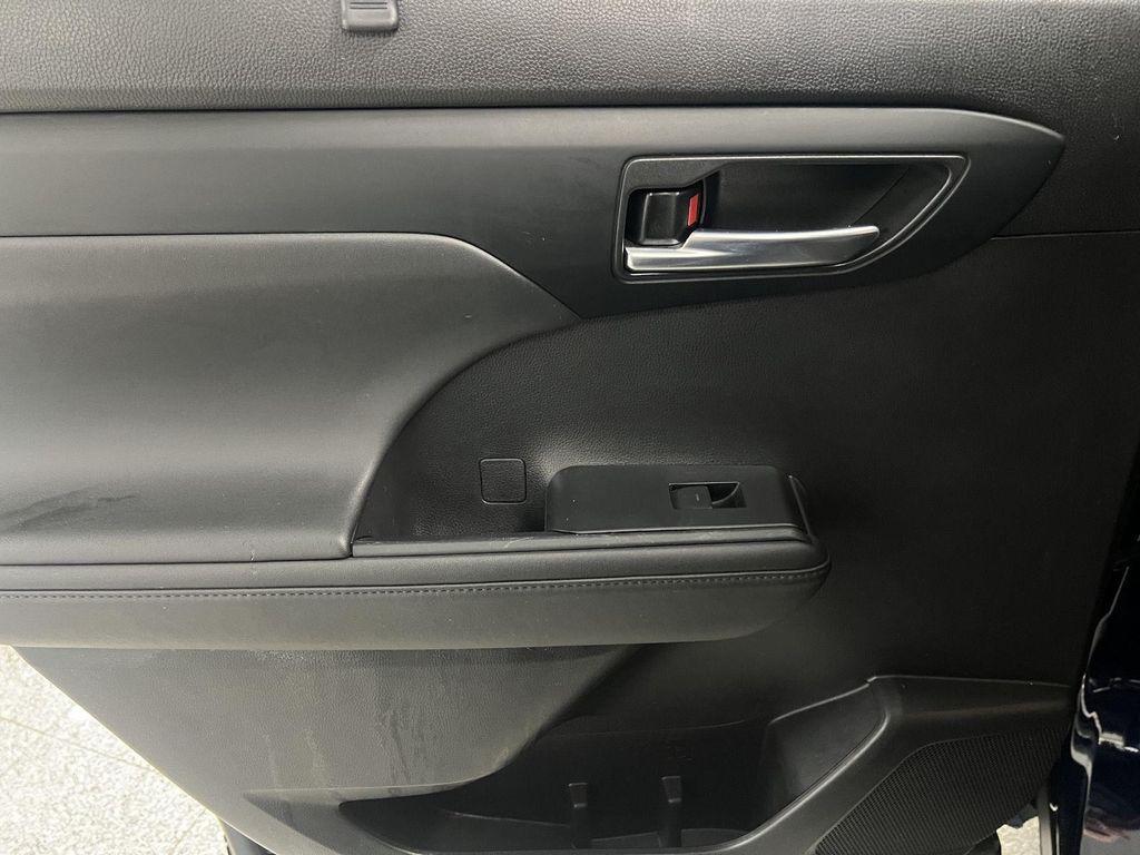 used 2022 Toyota Highlander car, priced at $34,888