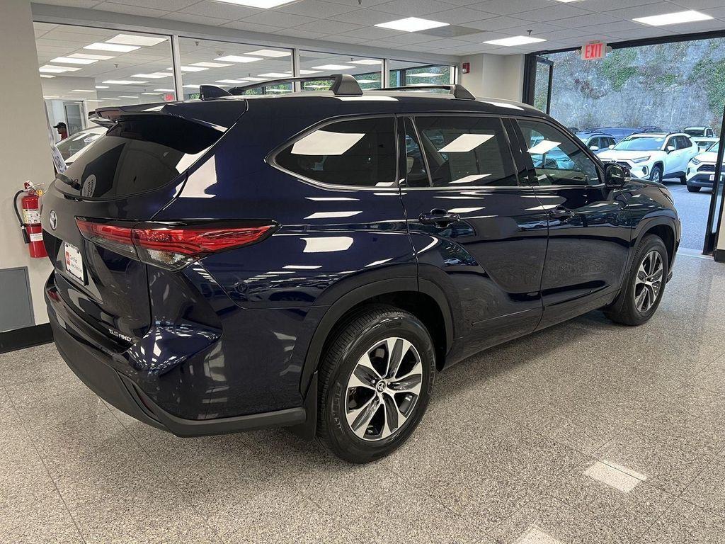 used 2022 Toyota Highlander car, priced at $34,888