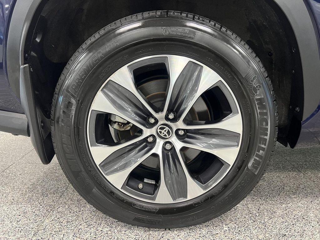 used 2022 Toyota Highlander car, priced at $34,888