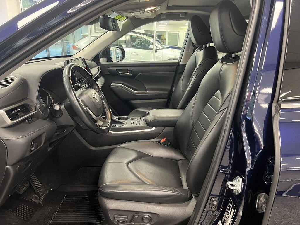 used 2022 Toyota Highlander car, priced at $34,888