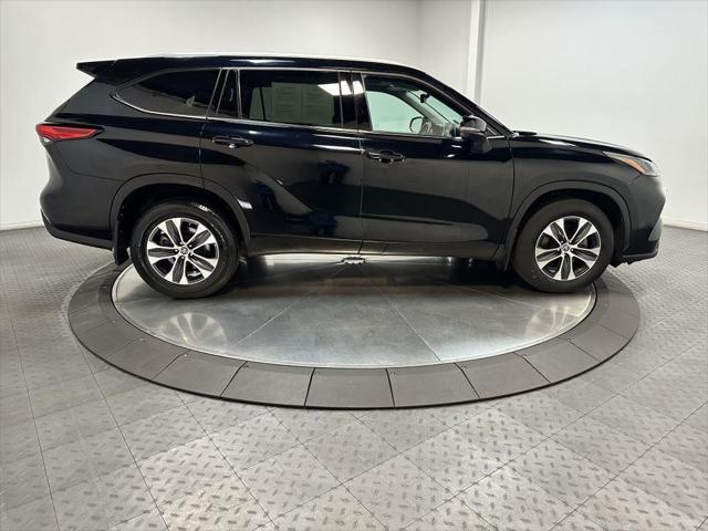used 2022 Toyota Highlander car, priced at $32,588
