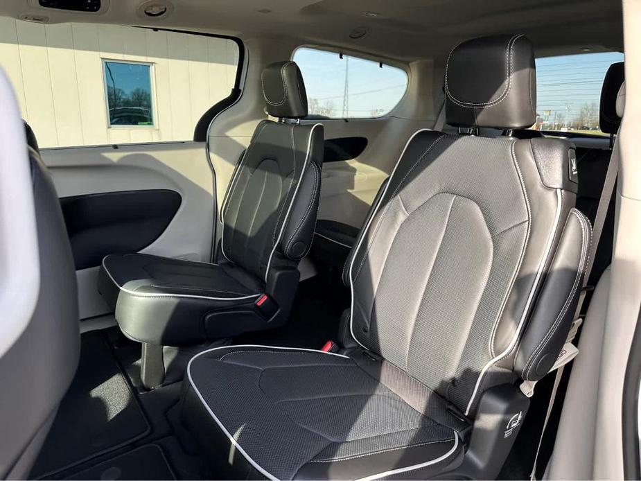 new 2024 Chrysler Pacifica car, priced at $48,402