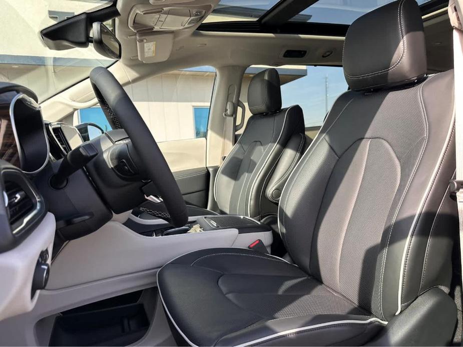 new 2024 Chrysler Pacifica car, priced at $48,402