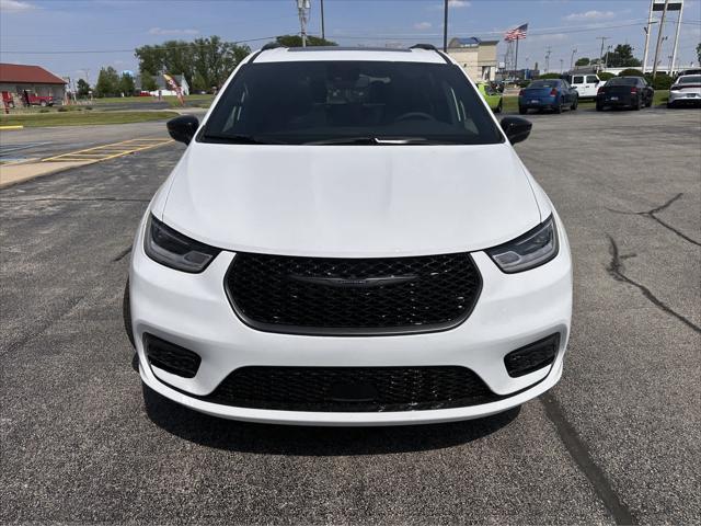 new 2024 Chrysler Pacifica car, priced at $47,333