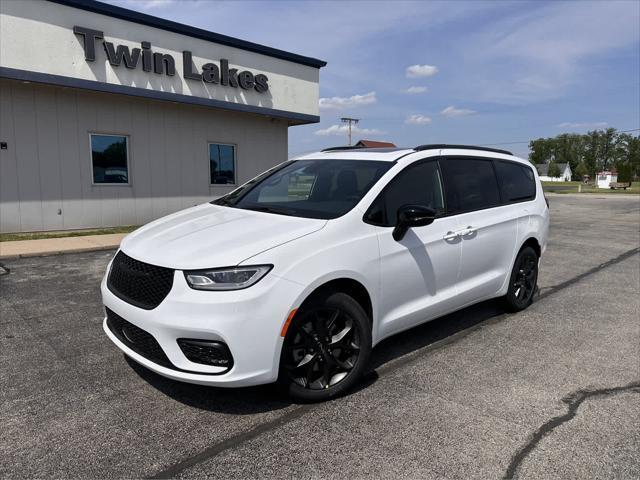 new 2024 Chrysler Pacifica car, priced at $47,333