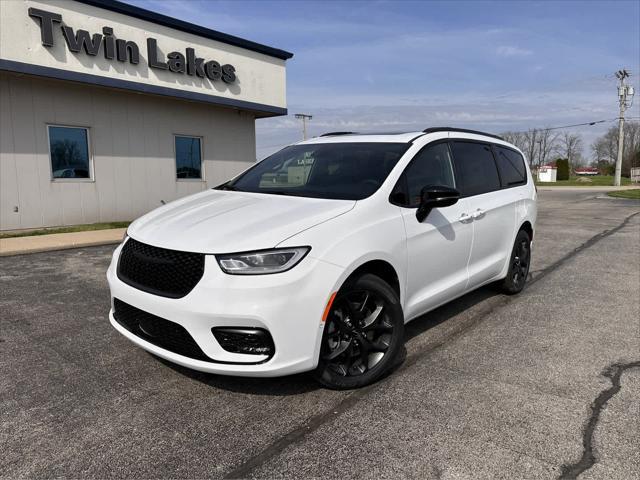 new 2024 Chrysler Pacifica car, priced at $48,273