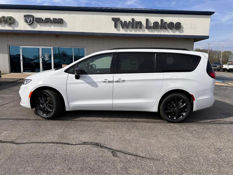 new 2024 Chrysler Pacifica car, priced at $48,273