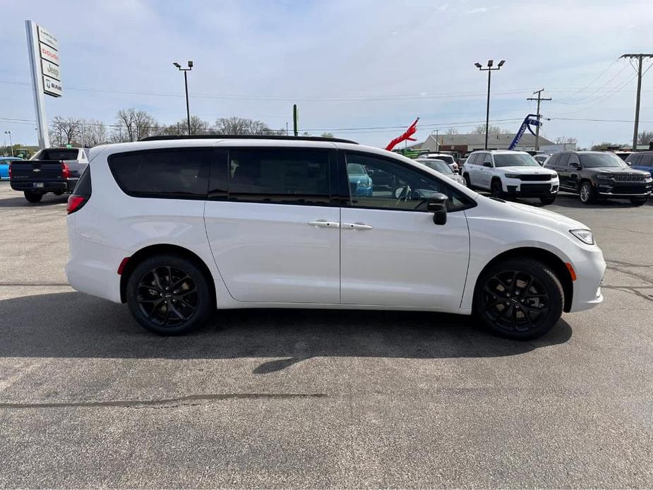 new 2024 Chrysler Pacifica car, priced at $52,788