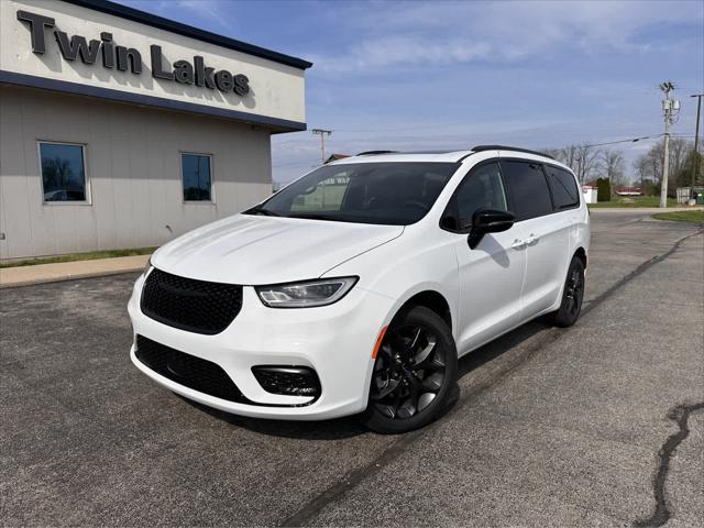 new 2024 Chrysler Pacifica car, priced at $52,788