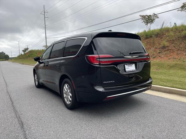 new 2025 Chrysler Pacifica car, priced at $40,031