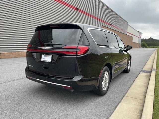 new 2025 Chrysler Pacifica car, priced at $40,031