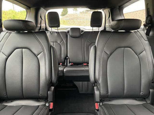 new 2025 Chrysler Pacifica car, priced at $40,031