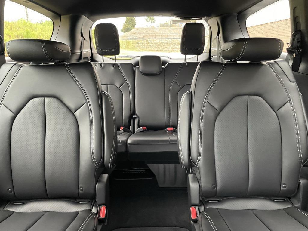 new 2025 Chrysler Pacifica car, priced at $39,512