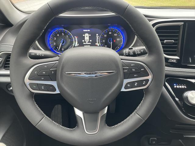 new 2025 Chrysler Pacifica car, priced at $40,031