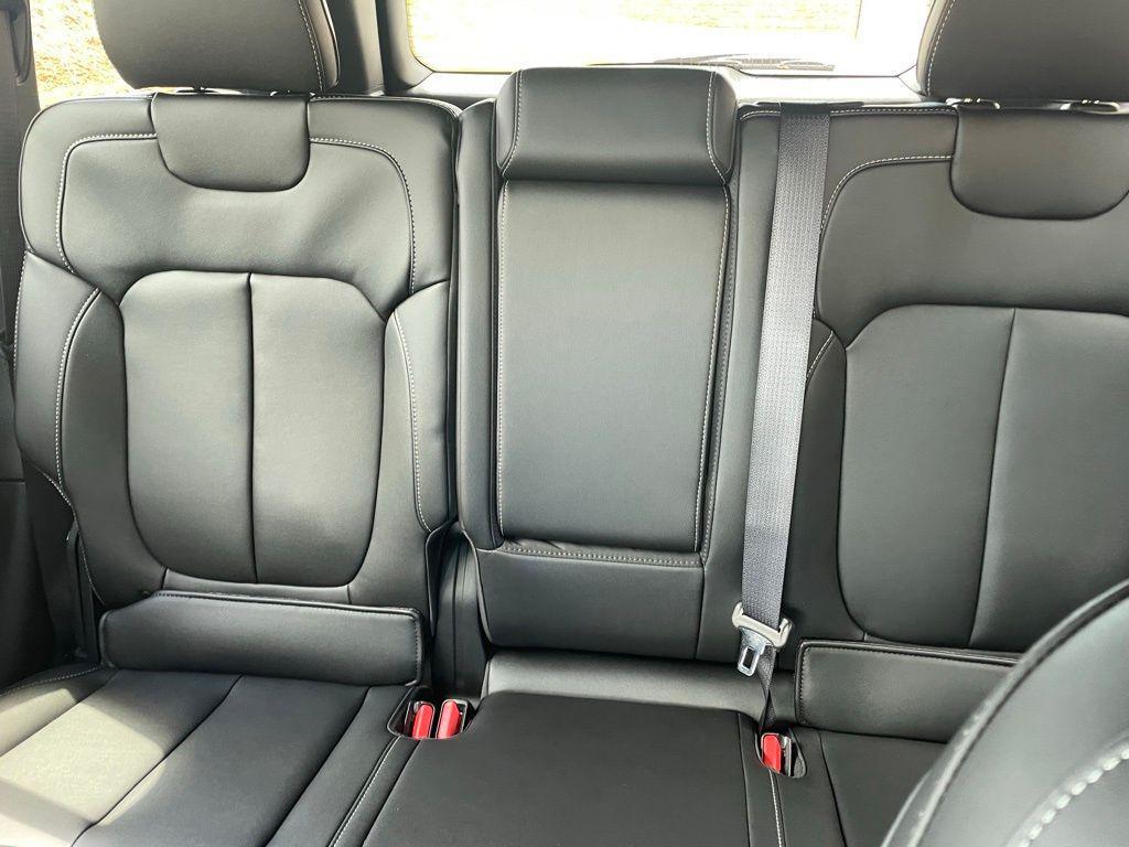 new 2025 Jeep Grand Cherokee car, priced at $38,632