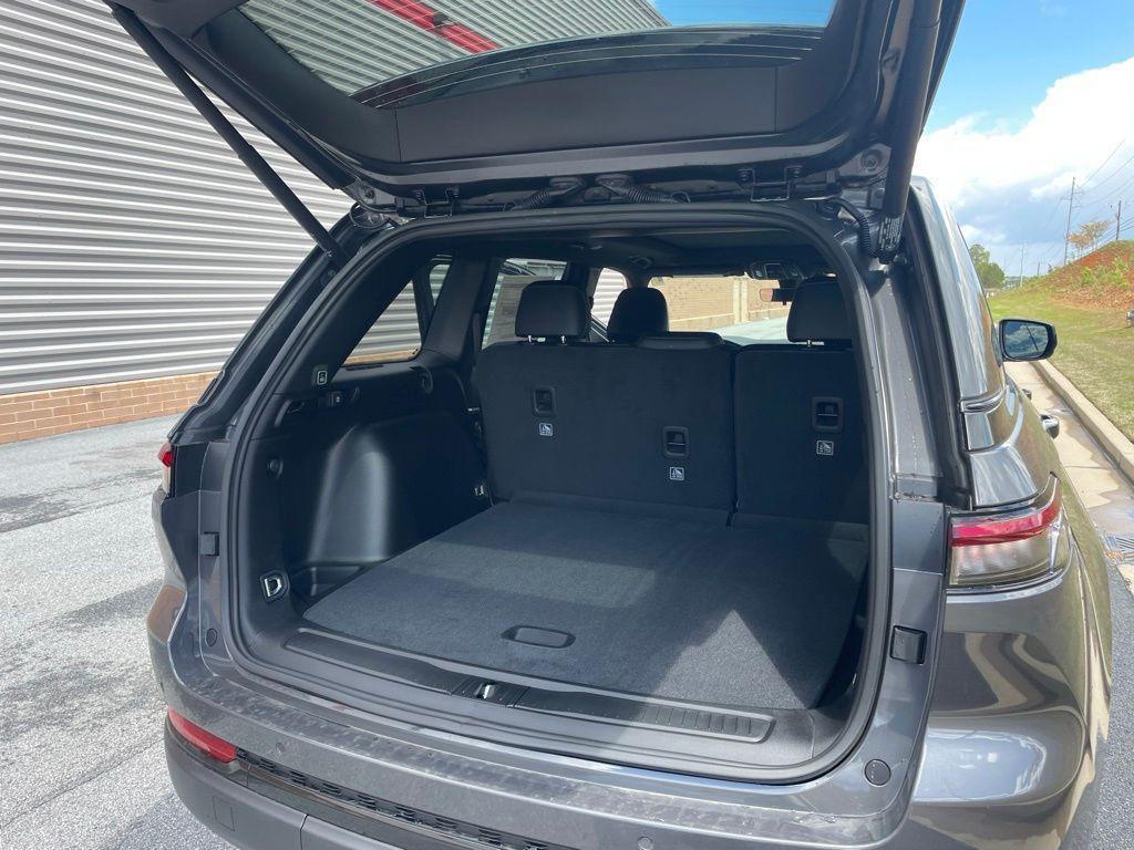 new 2025 Jeep Grand Cherokee car, priced at $38,632