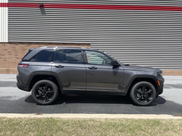 new 2025 Jeep Grand Cherokee car, priced at $42,494