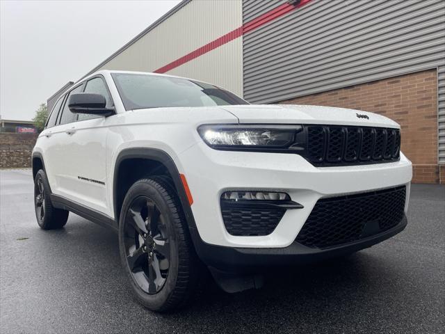 new 2025 Jeep Grand Cherokee car, priced at $43,918