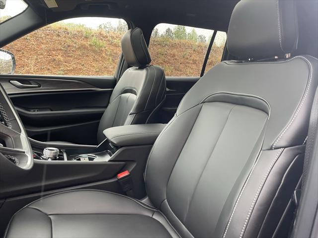 new 2025 Jeep Grand Cherokee car, priced at $43,918