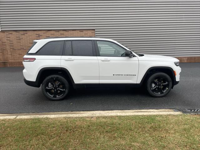 new 2025 Jeep Grand Cherokee car, priced at $43,918