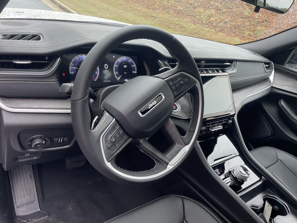 new 2025 Jeep Grand Cherokee car, priced at $42,014