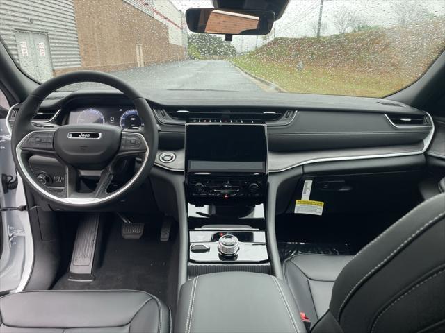new 2025 Jeep Grand Cherokee car, priced at $43,918