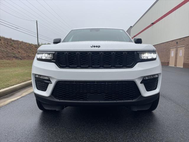 new 2025 Jeep Grand Cherokee car, priced at $43,918