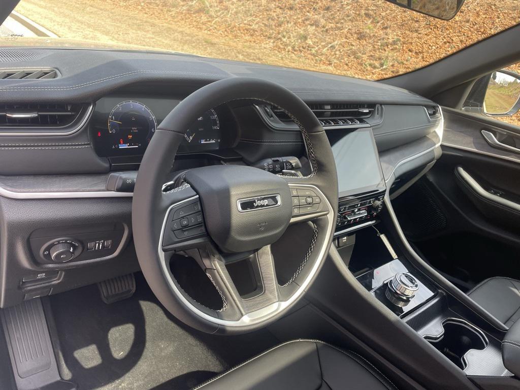 new 2025 Jeep Grand Cherokee car, priced at $40,632