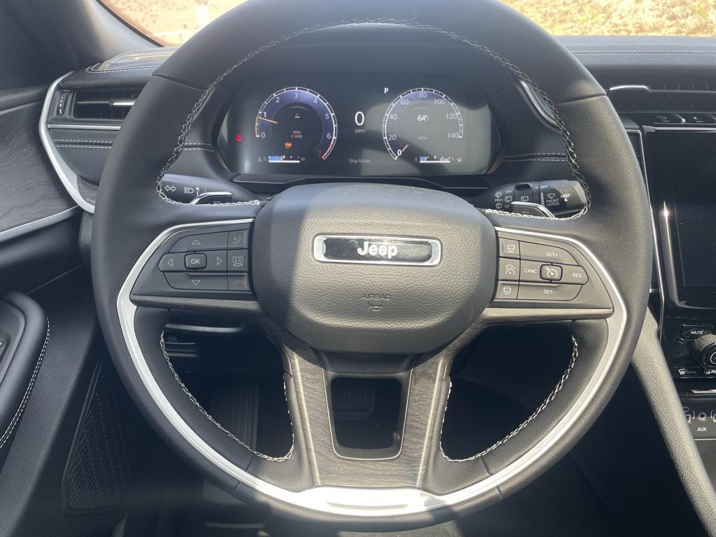 new 2025 Jeep Grand Cherokee car, priced at $40,632