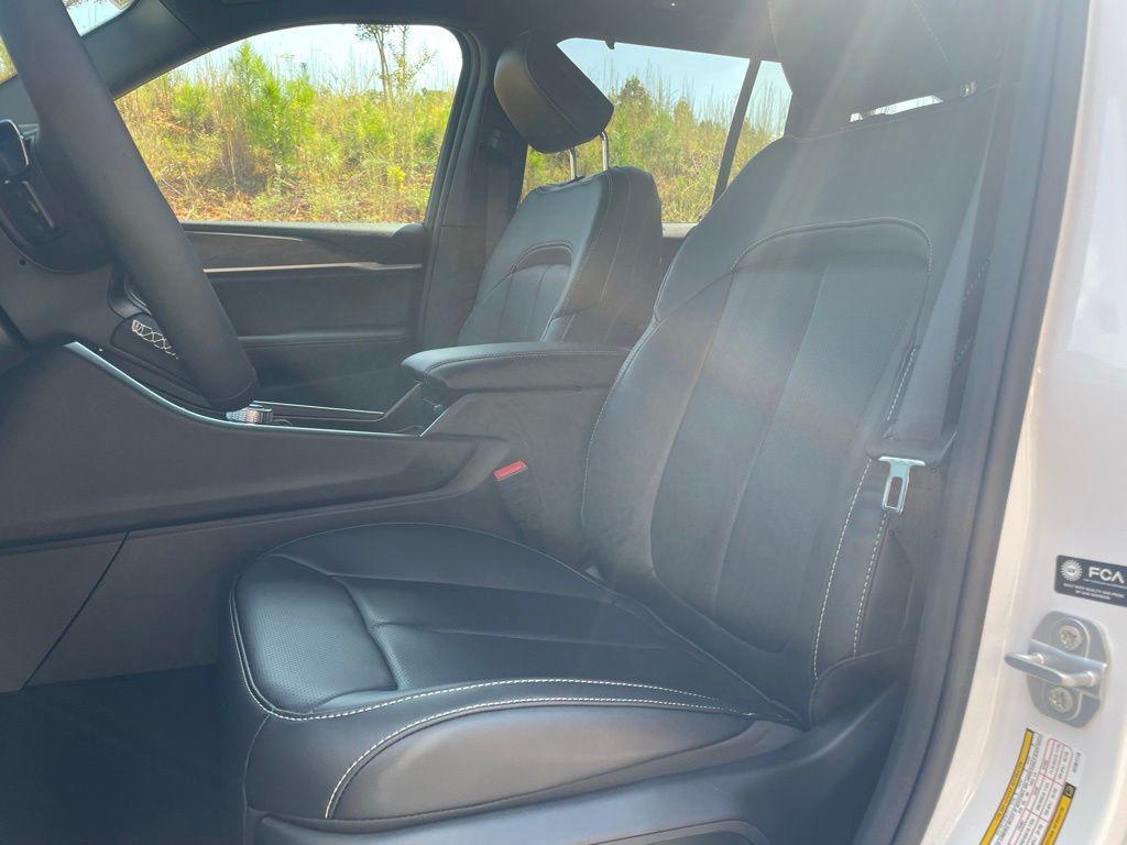 new 2025 Jeep Grand Cherokee car, priced at $43,413