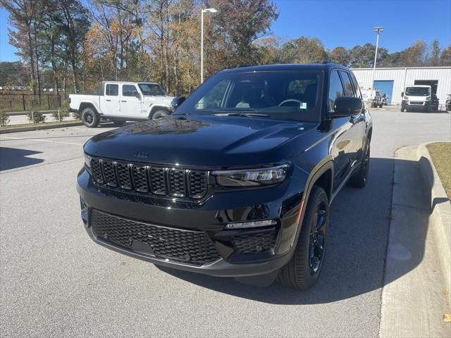 new 2025 Jeep Grand Cherokee car, priced at $53,382