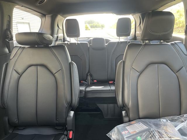 new 2025 Chrysler Pacifica car, priced at $40,031
