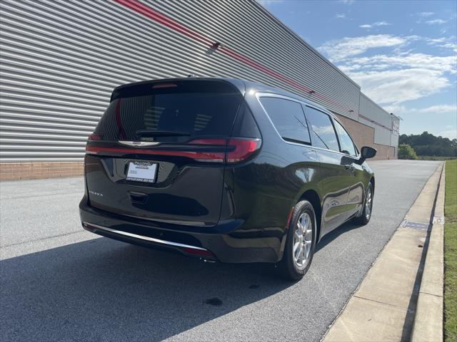 new 2025 Chrysler Pacifica car, priced at $40,031
