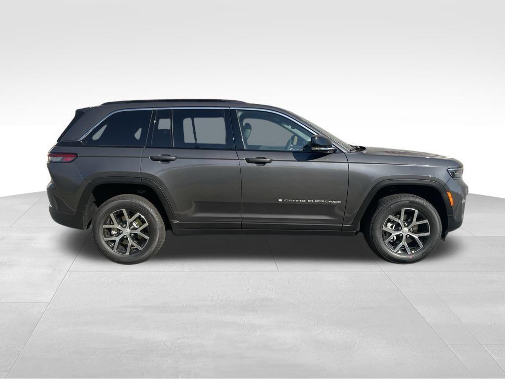 new 2025 Jeep Grand Cherokee car, priced at $43,931