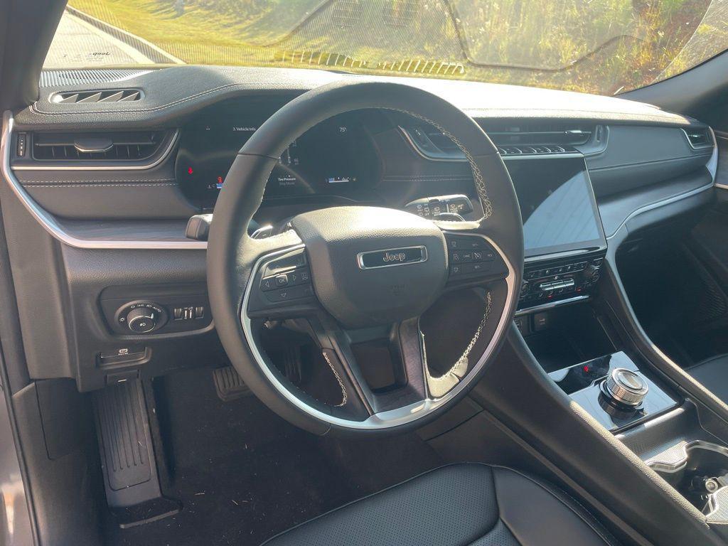new 2025 Jeep Grand Cherokee car, priced at $43,931