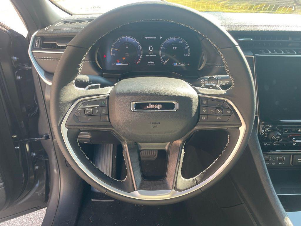 new 2025 Jeep Grand Cherokee car, priced at $43,931