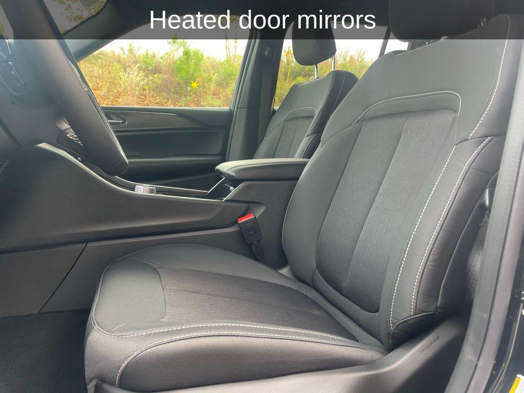 new 2025 Jeep Grand Cherokee car, priced at $33,274