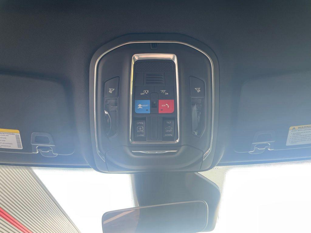 new 2025 Jeep Grand Cherokee car, priced at $33,274