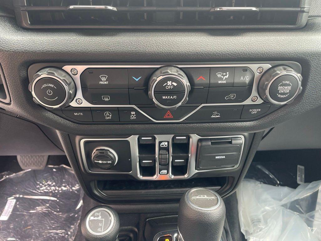 new 2025 Jeep Gladiator car, priced at $37,461