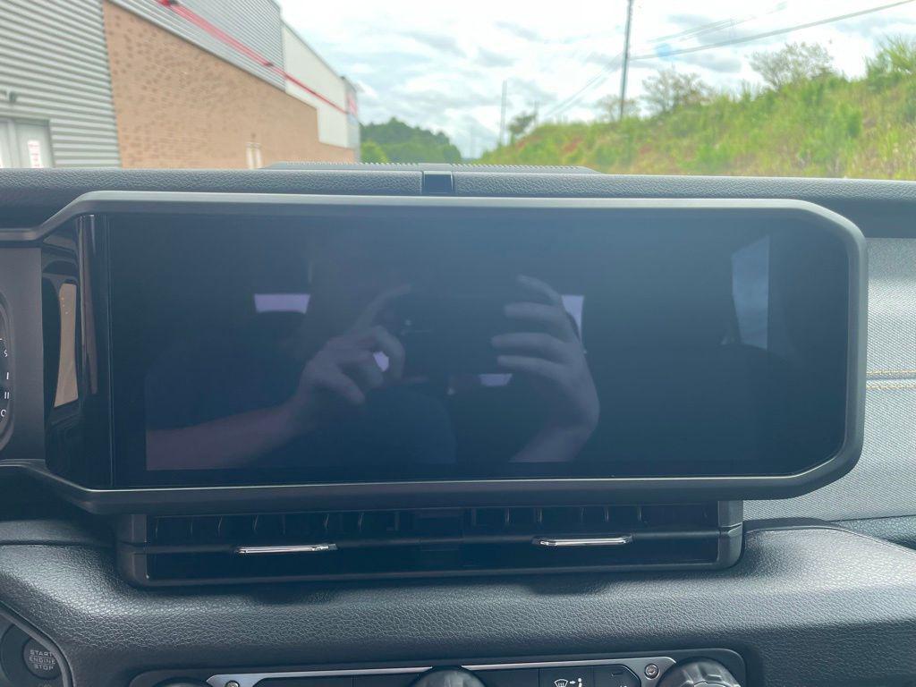 new 2025 Jeep Gladiator car, priced at $37,461