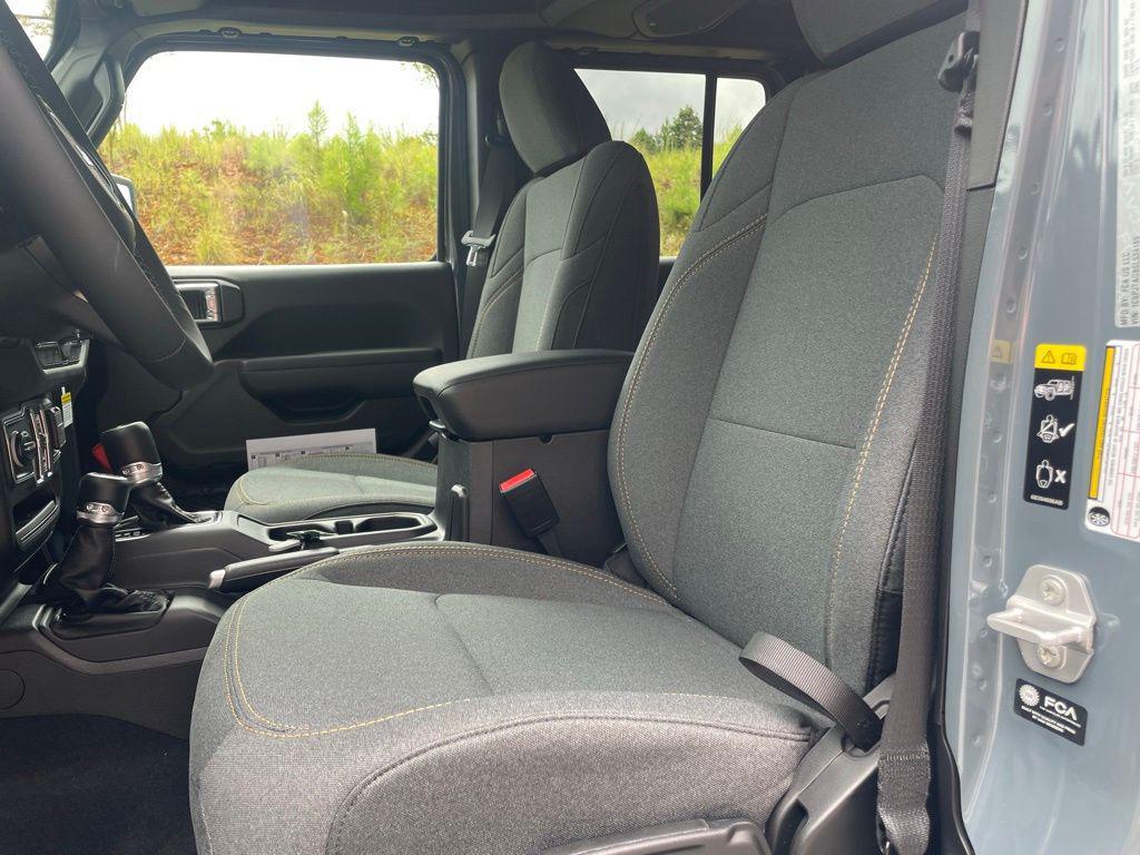 new 2025 Jeep Gladiator car, priced at $37,461