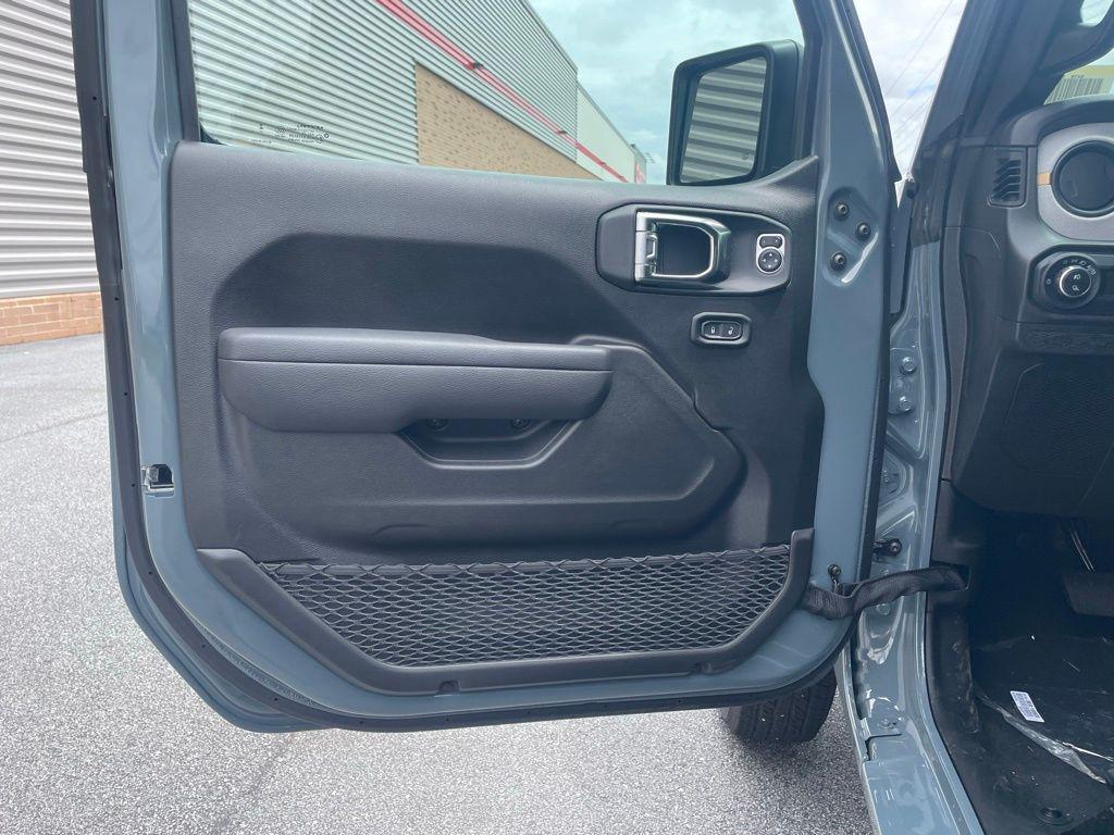 new 2025 Jeep Gladiator car, priced at $37,461