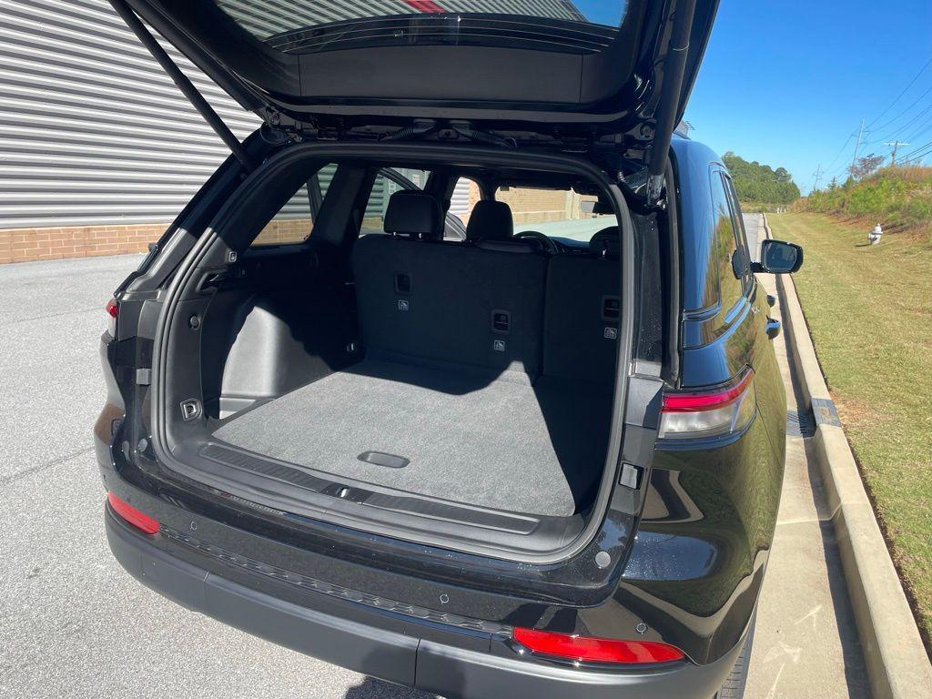 new 2025 Jeep Grand Cherokee car, priced at $47,702