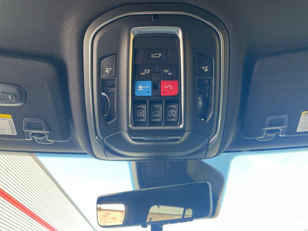 new 2025 Jeep Grand Cherokee car, priced at $47,702