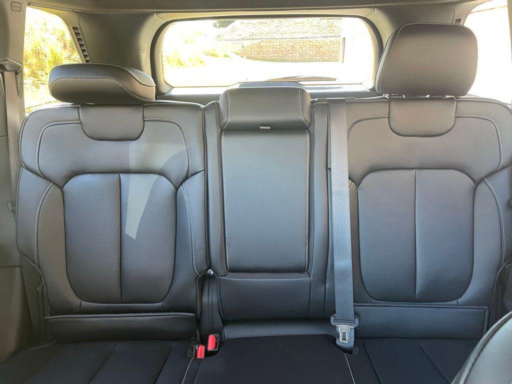 new 2025 Jeep Grand Cherokee car, priced at $47,702