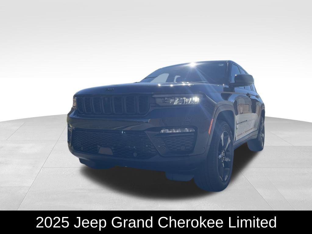 new 2025 Jeep Grand Cherokee car, priced at $46,702